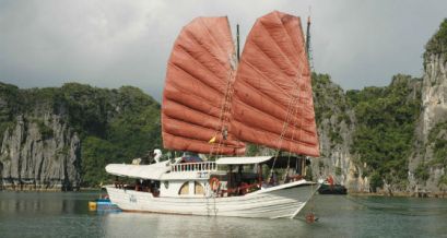 Prince Junk 2 cabins(4 guests private charter and stay at 2 cabins)