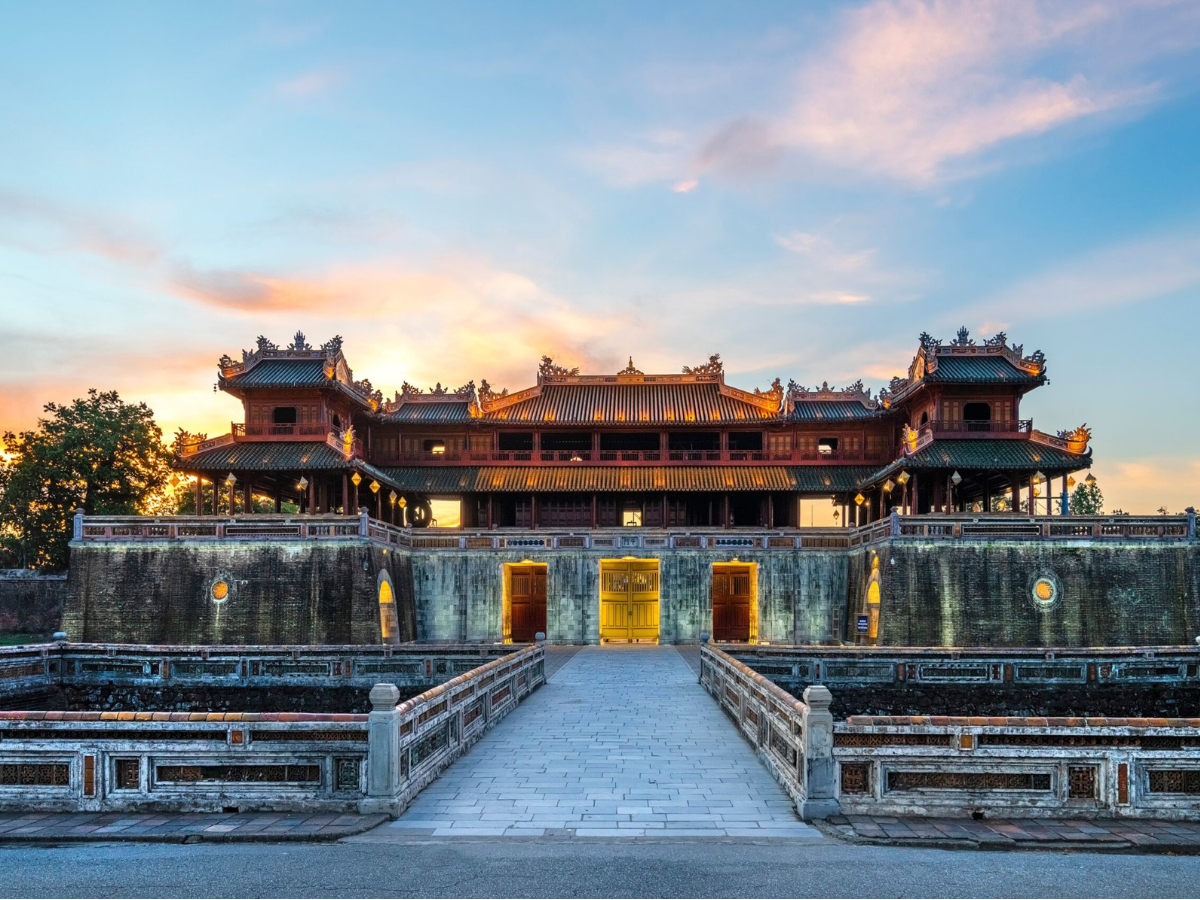 🚌 How to Travel from Hue to Hoi An by Bus: A Safe & Budget-Friendly Guide