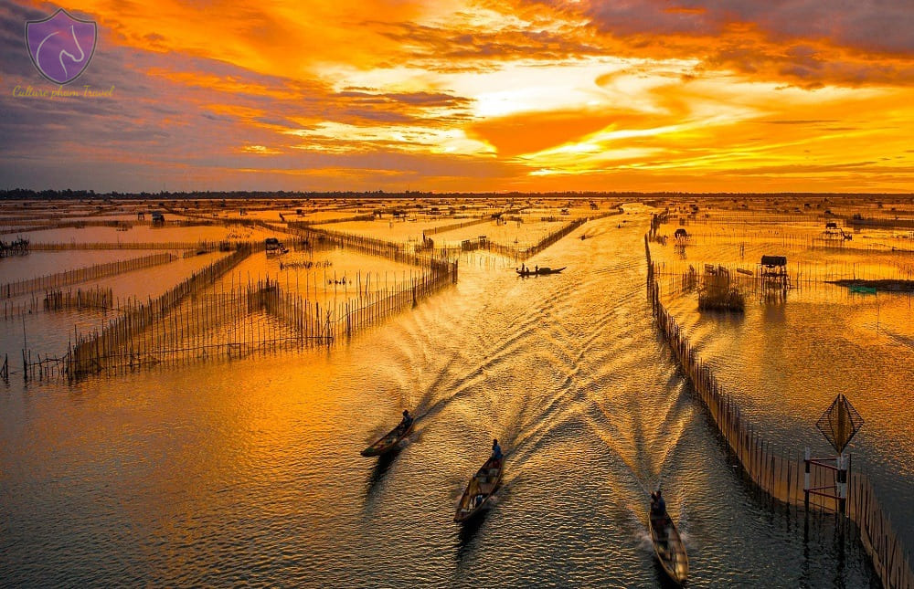 Tam Giang Lagoon Sunset Tour – A Scenic Boat Journey and Delicious Dinner
