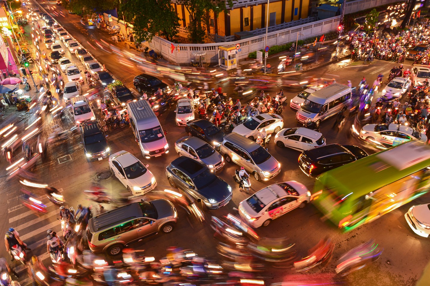 Vietnam Traffic and Transport: A Journey Through Chaos and Charm
